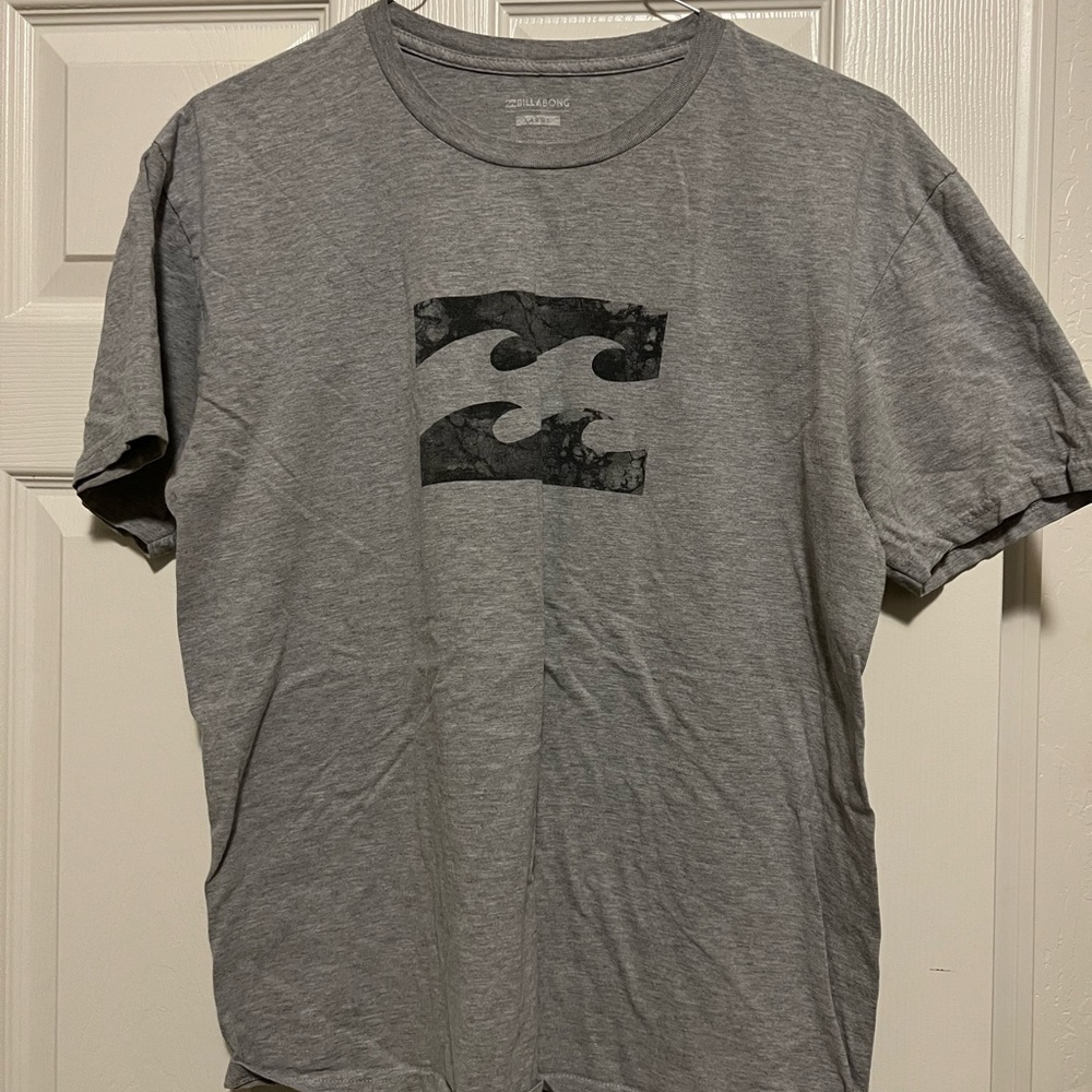 Billabong t shirt. Used but in good condition. Size is Large. Color is gray